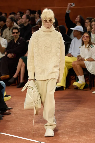 Look 24